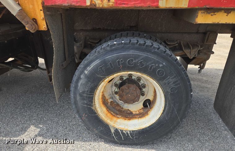 image for item EF1672 2005 International 7400 dump truck