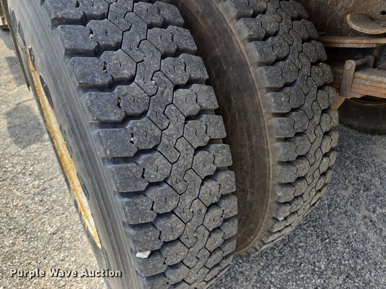 image for item EF1672 2005 International 7400 dump truck