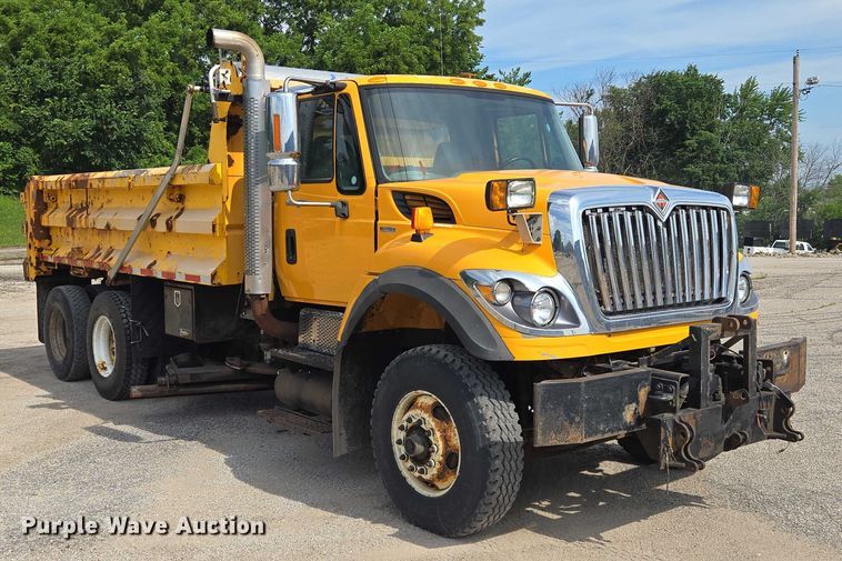 image for item EF1673 2011 International Workstar 7600 dump truck