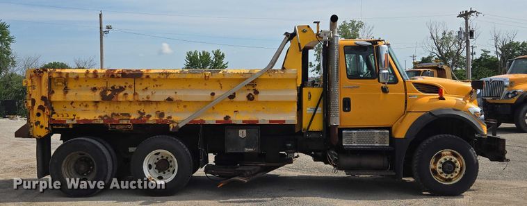 image for item EF1673 2011 International Workstar 7600 dump truck