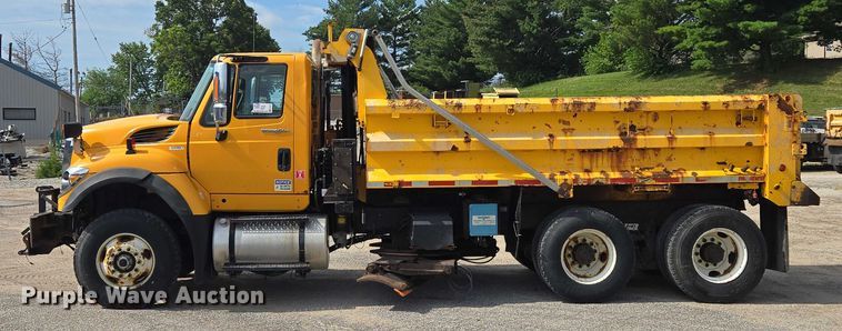 image for item EF1673 2011 International Workstar 7600 dump truck