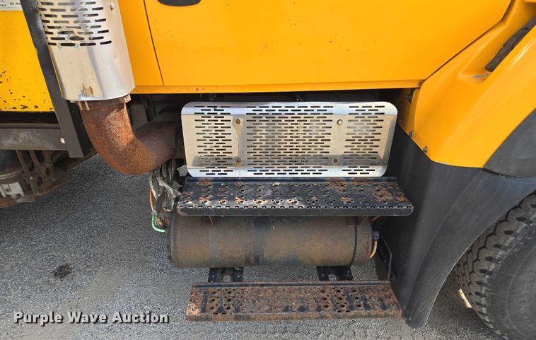 image for item EF1673 2011 International Workstar 7600 dump truck