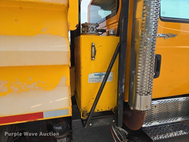 image for item EF1673 2011 International Workstar 7600 dump truck