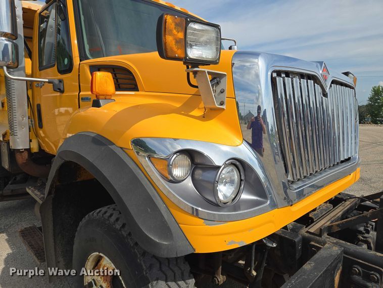 image for item EF1673 2011 International Workstar 7600 dump truck