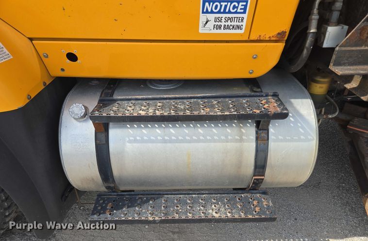 image for item EF1673 2011 International Workstar 7600 dump truck