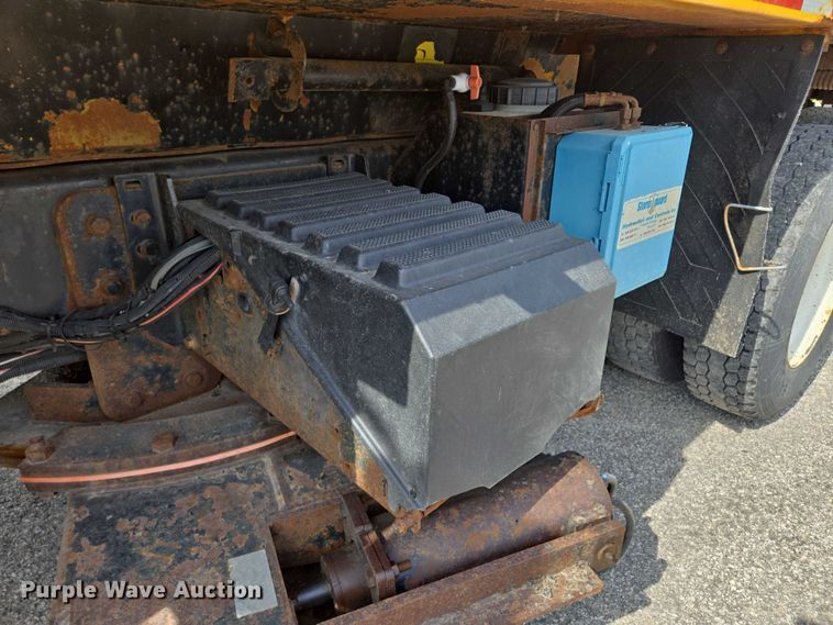 image for item EF1673 2011 International Workstar 7600 dump truck