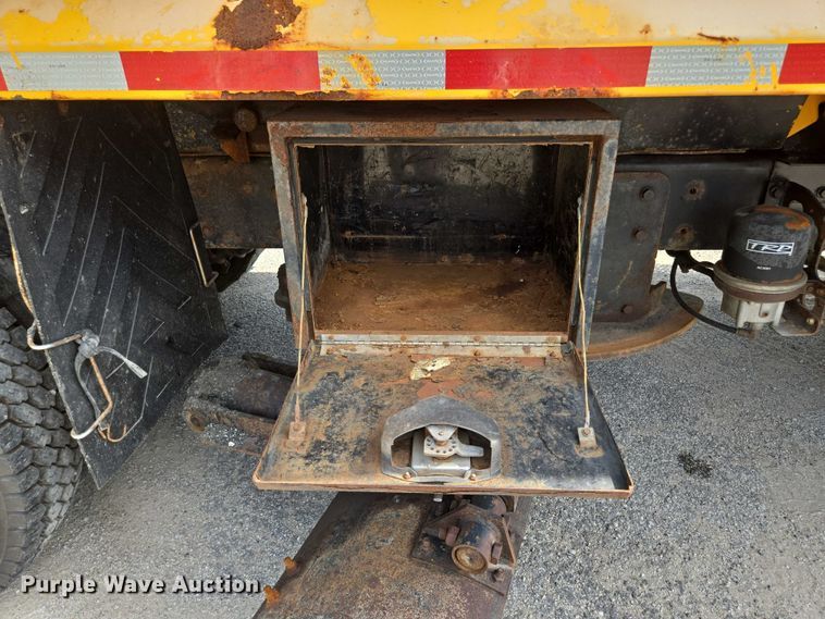 image for item EF1673 2011 International Workstar 7600 dump truck