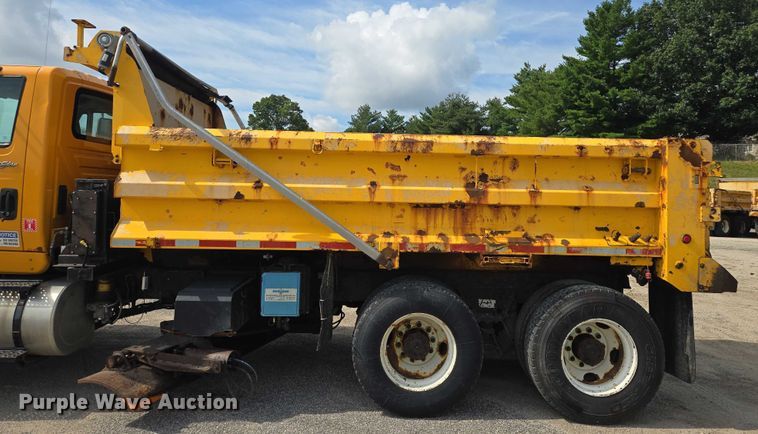 image for item EF1673 2011 International Workstar 7600 dump truck