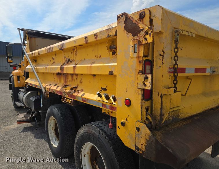 image for item EF1673 2011 International Workstar 7600 dump truck
