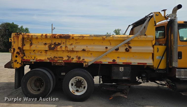image for item EF1673 2011 International Workstar 7600 dump truck