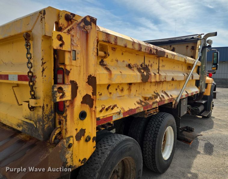 image for item EF1673 2011 International Workstar 7600 dump truck