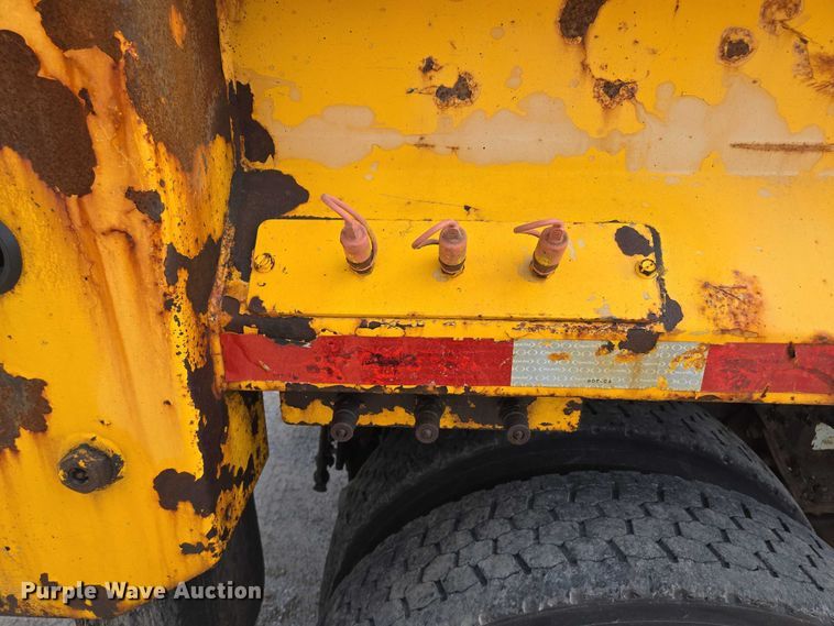 image for item EF1673 2011 International Workstar 7600 dump truck