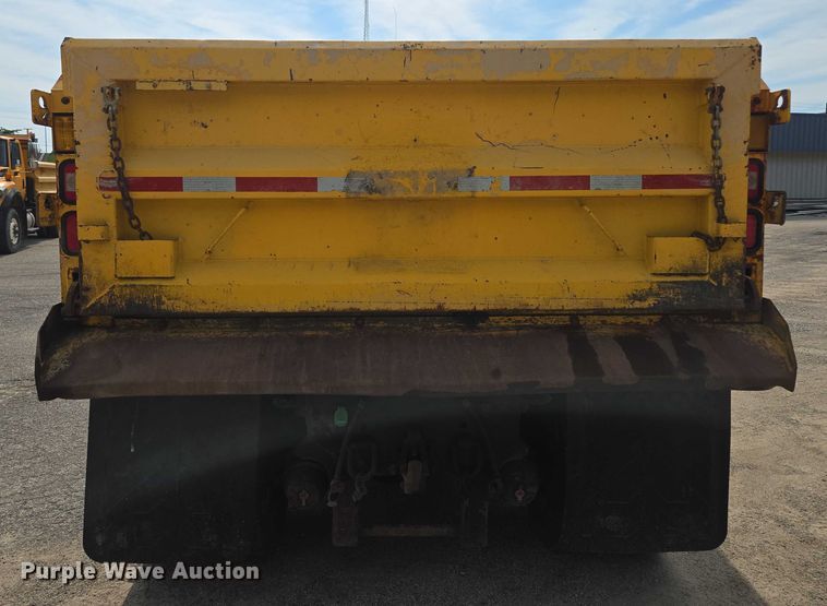 image for item EF1673 2011 International Workstar 7600 dump truck