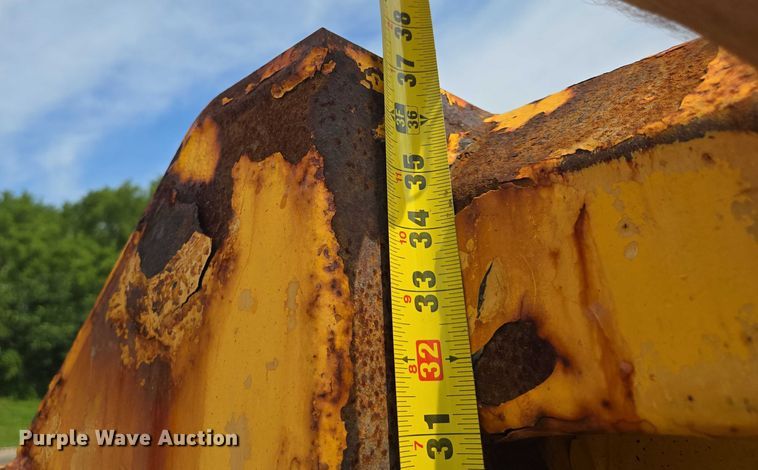 image for item EF1673 2011 International Workstar 7600 dump truck