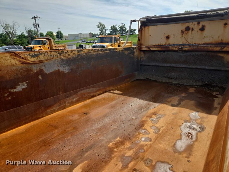 image for item EF1673 2011 International Workstar 7600 dump truck