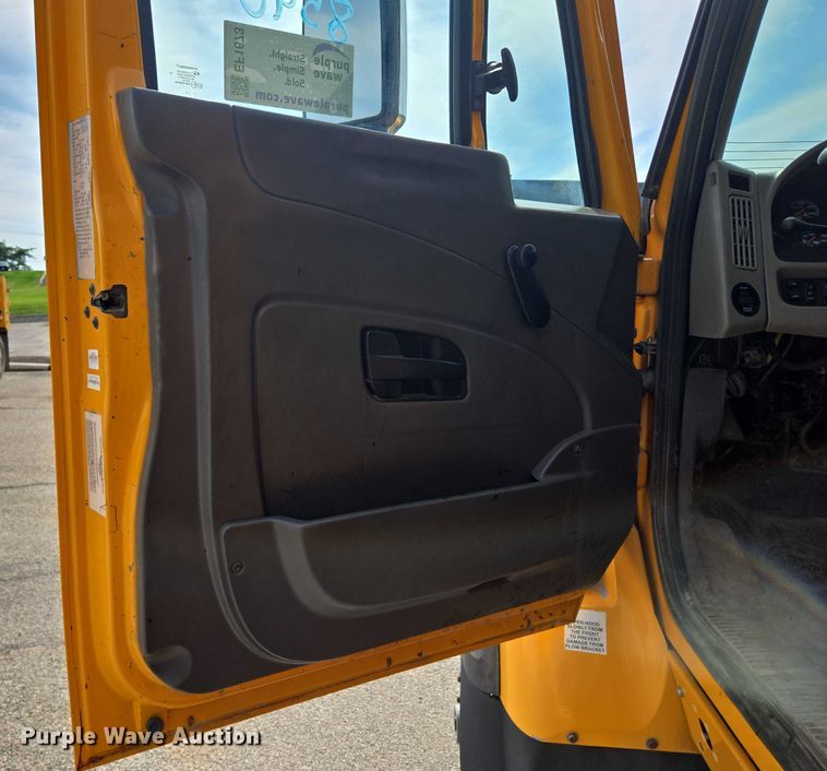 image for item EF1673 2011 International Workstar 7600 dump truck