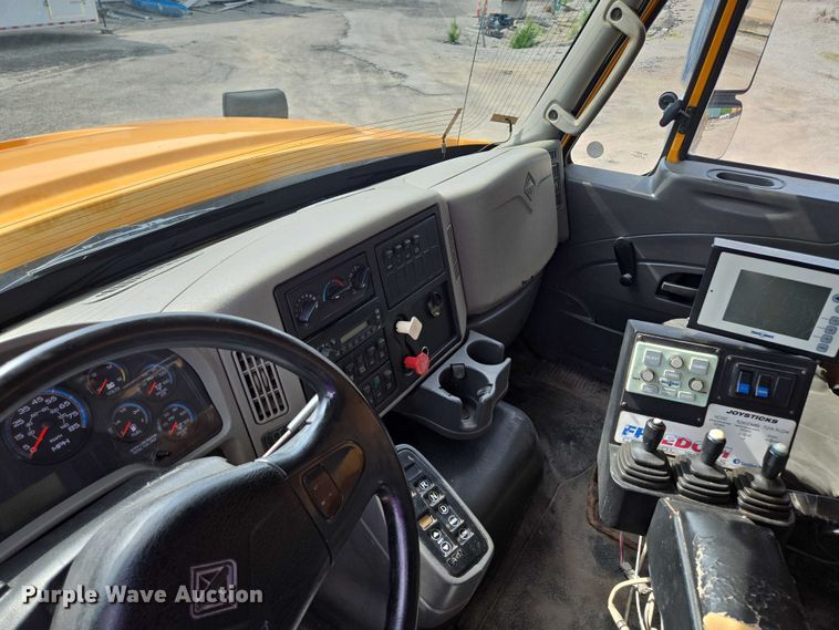 image for item EF1673 2011 International Workstar 7600 dump truck