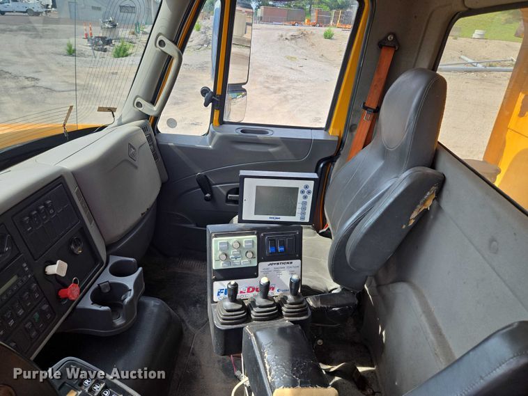 image for item EF1673 2011 International Workstar 7600 dump truck