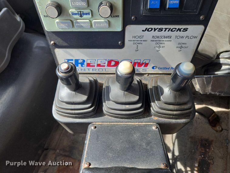 image for item EF1673 2011 International Workstar 7600 dump truck