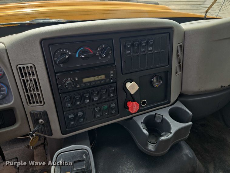 image for item EF1673 2011 International Workstar 7600 dump truck