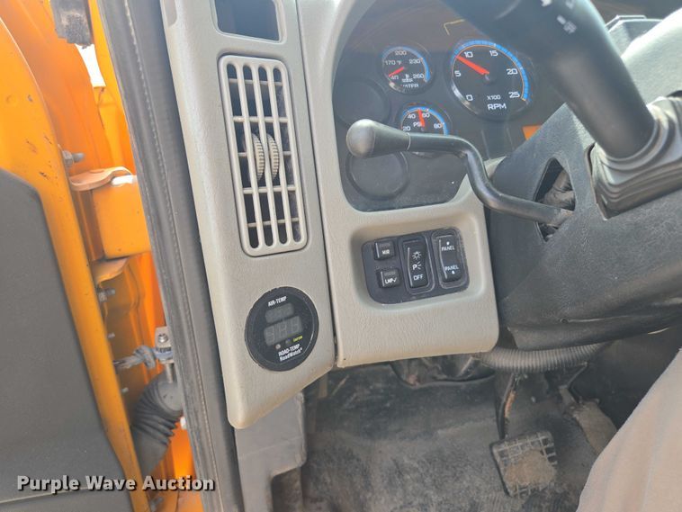 image for item EF1673 2011 International Workstar 7600 dump truck