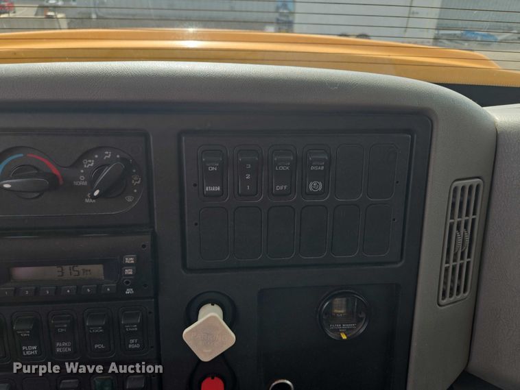 image for item EF1673 2011 International Workstar 7600 dump truck