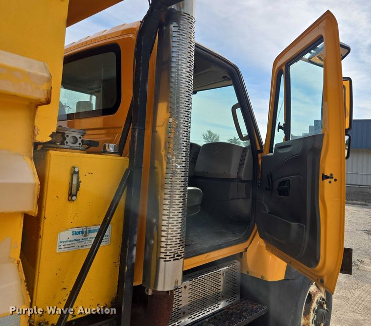 image for item EF1673 2011 International Workstar 7600 dump truck