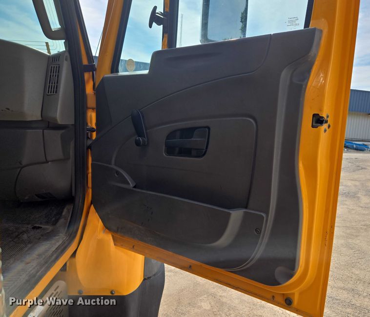 image for item EF1673 2011 International Workstar 7600 dump truck