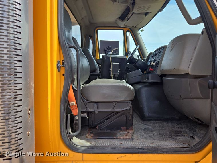 image for item EF1673 2011 International Workstar 7600 dump truck