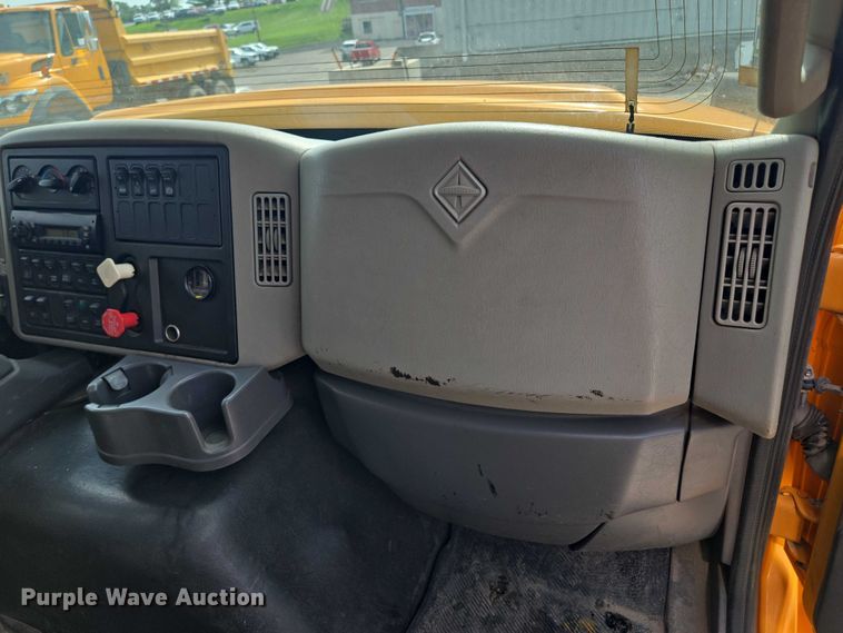 image for item EF1673 2011 International Workstar 7600 dump truck