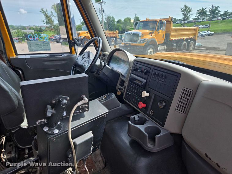 image for item EF1673 2011 International Workstar 7600 dump truck