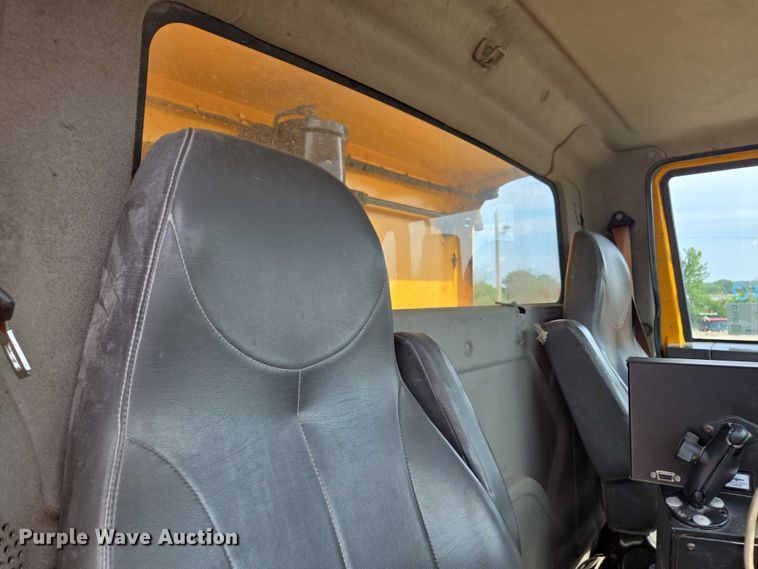 image for item EF1673 2011 International Workstar 7600 dump truck