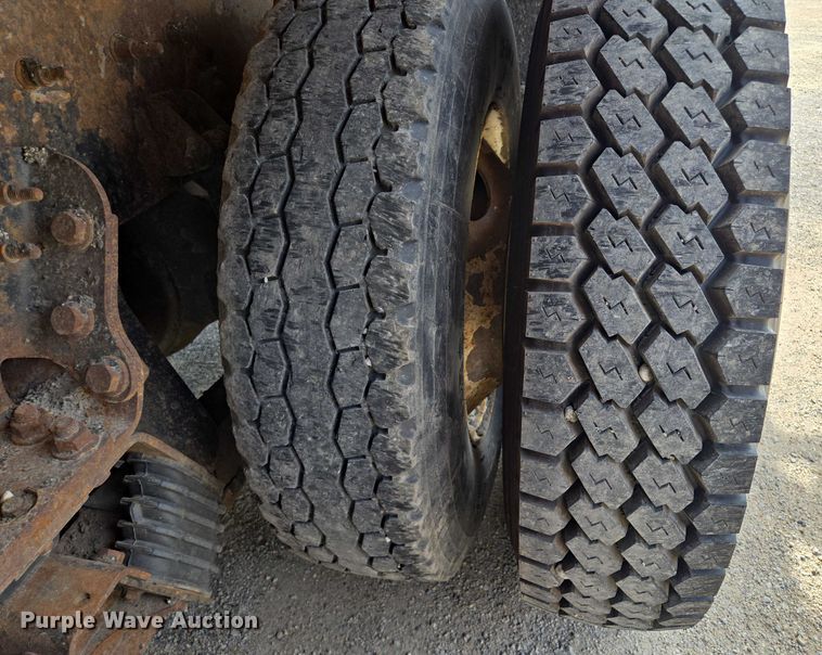 image for item EF1673 2011 International Workstar 7600 dump truck