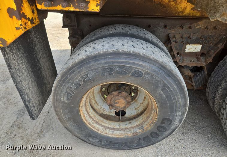 image for item EF1673 2011 International Workstar 7600 dump truck