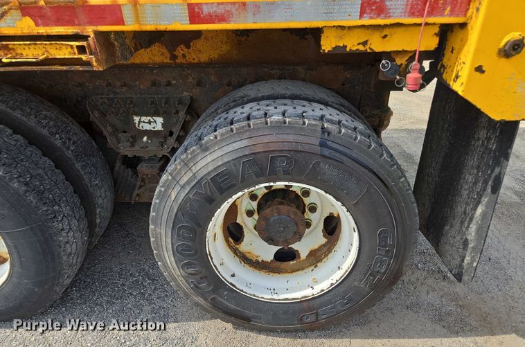 image for item EF1673 2011 International Workstar 7600 dump truck