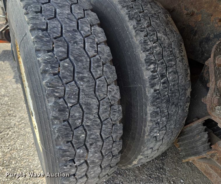 image for item EF1673 2011 International Workstar 7600 dump truck