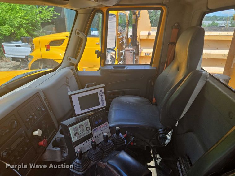 image for item EF1674 2014 International 7500 dump truck