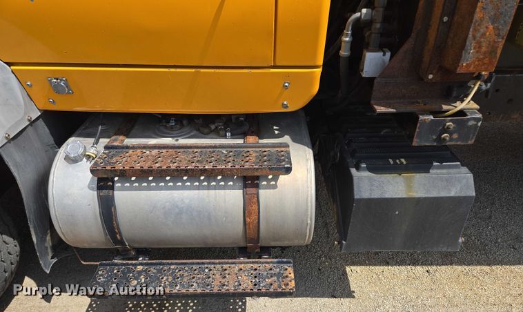 image for item EF1675 2013 International 7500 dump truck