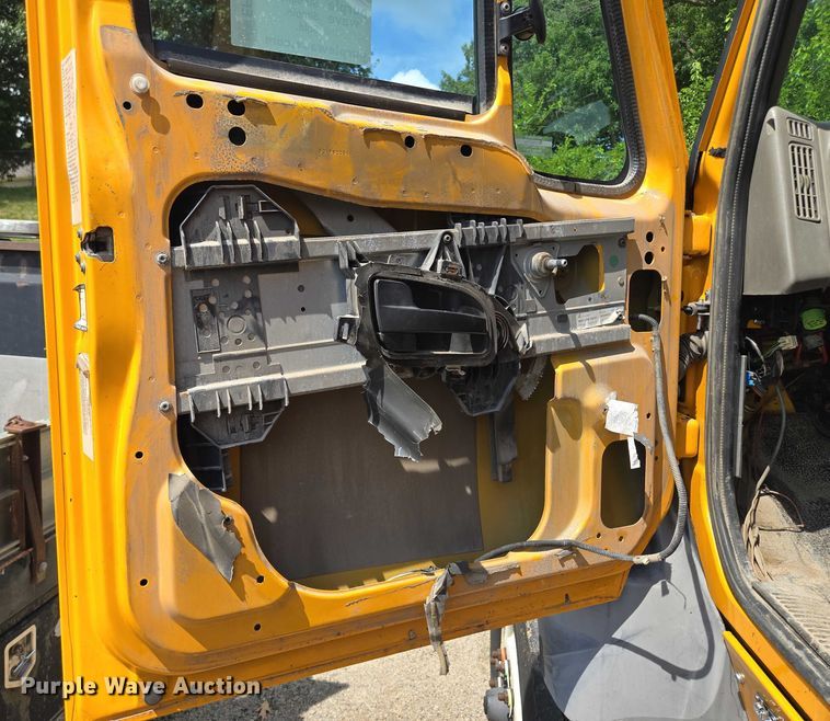 image for item EF1675 2013 International 7500 dump truck