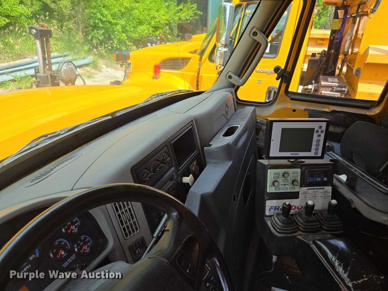 image for item EF1675 2013 International 7500 dump truck