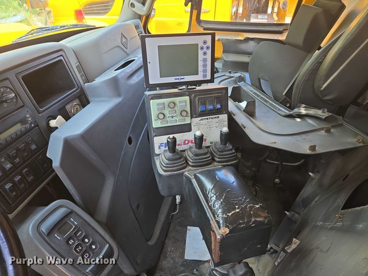 image for item EF1675 2013 International 7500 dump truck