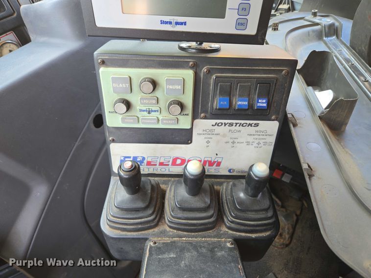 image for item EF1675 2013 International 7500 dump truck