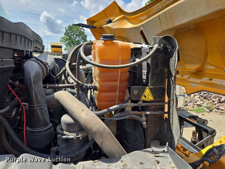 image for item EF1675 2013 International 7500 dump truck