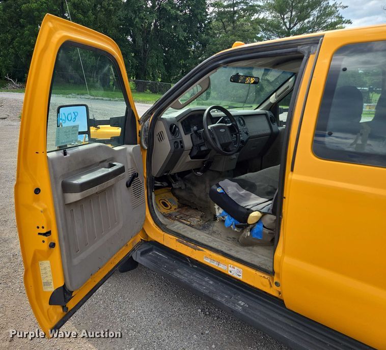 image for item EF1678 2008 Ford F450 Super Duty SuperCab flatbed truck