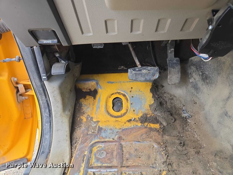 image for item EF1678 2008 Ford F450 Super Duty SuperCab flatbed truck