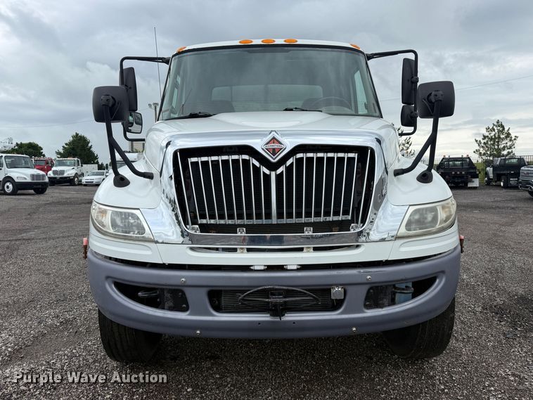 image for item EG1444 2012 International 4400  utility / service truck