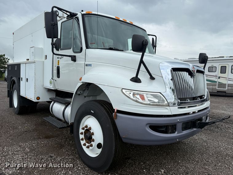 image for item EG1444 2012 International 4400  utility / service truck