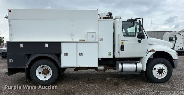 image for item EG1444 2012 International 4400  utility / service truck