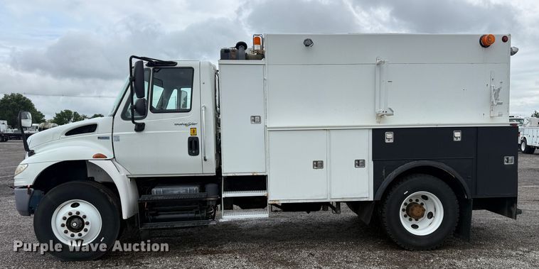 image for item EG1444 2012 International 4400  utility / service truck