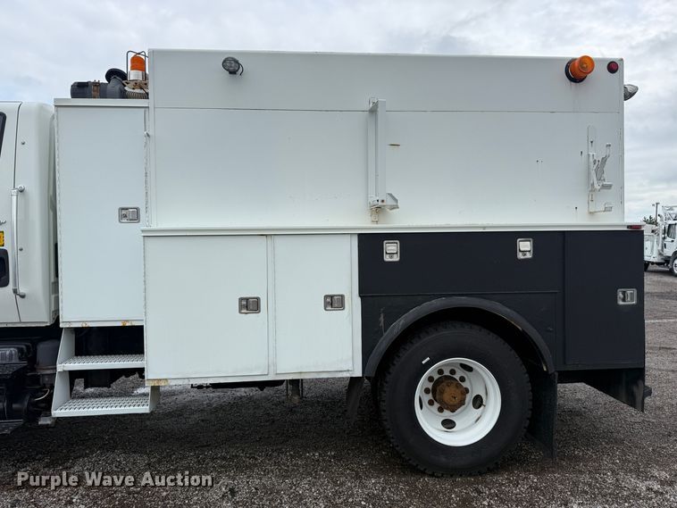 image for item EG1444 2012 International 4400  utility / service truck